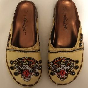 ED HARDY SLIP ON SHOES, very pretty 🌹unique